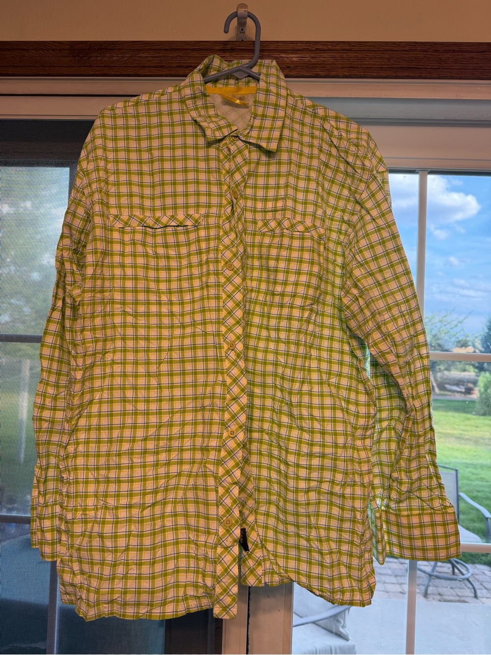 Men's Green Plaid Button-Down Shirt. Cabelas. Bin 76.